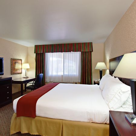 Holiday Inn Express Temecula By Ihg Exterior foto