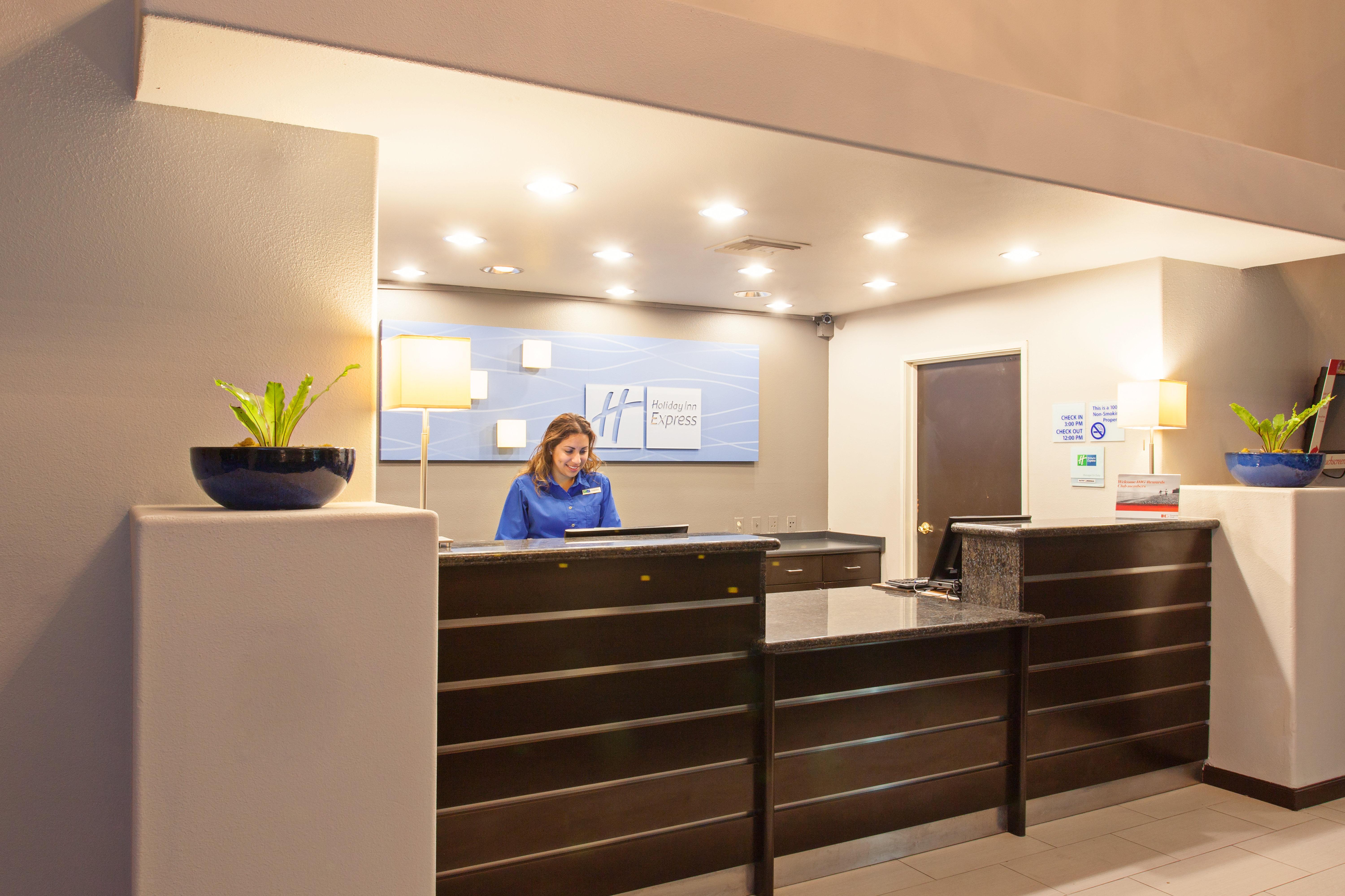 Holiday Inn Express Temecula By Ihg Exterior foto